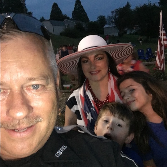 Welcome to Poshmark and 4U2 Closet. I am Darlene. - Picture 5 of 7